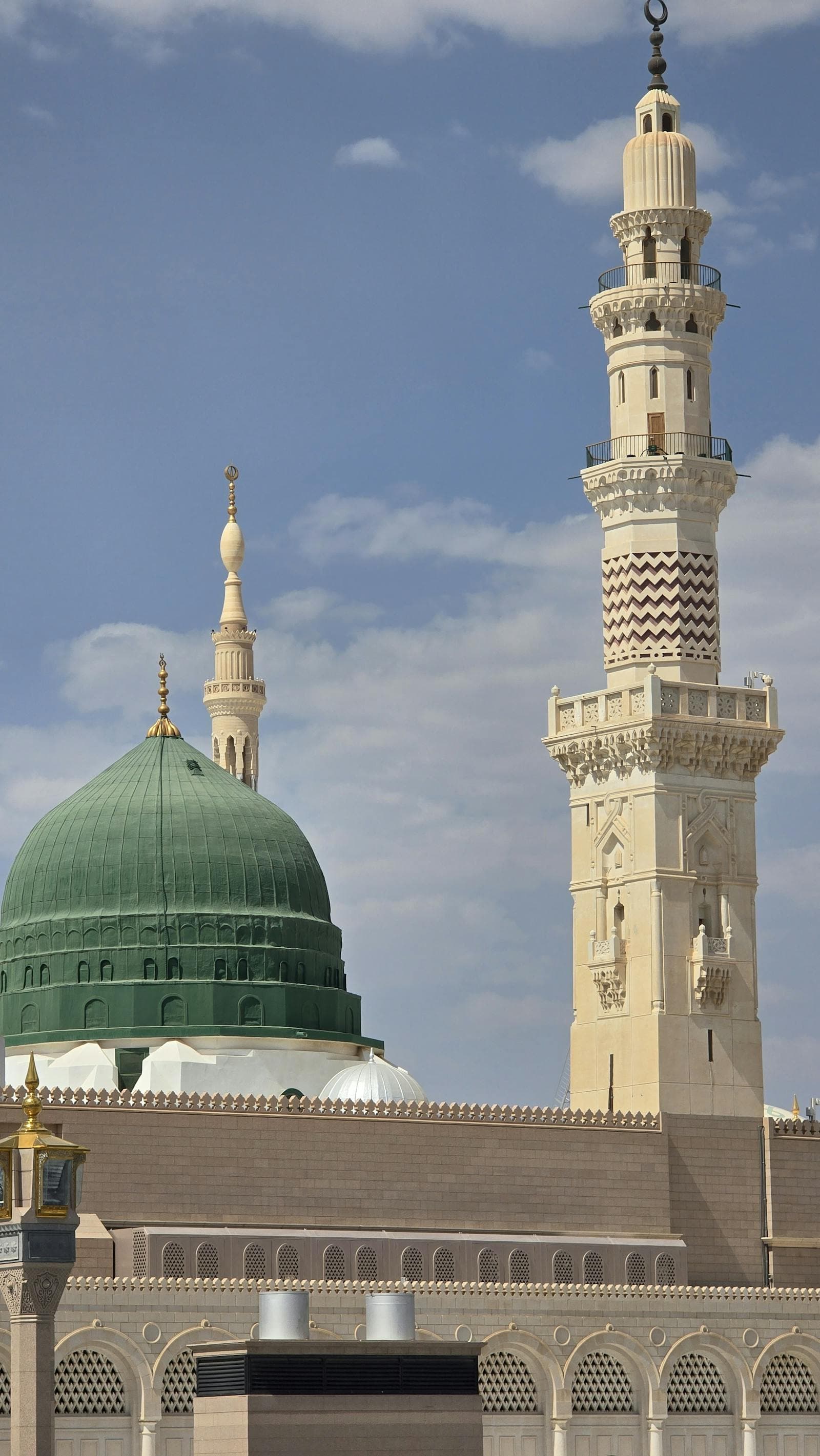 Green dome and minaret in Madinah